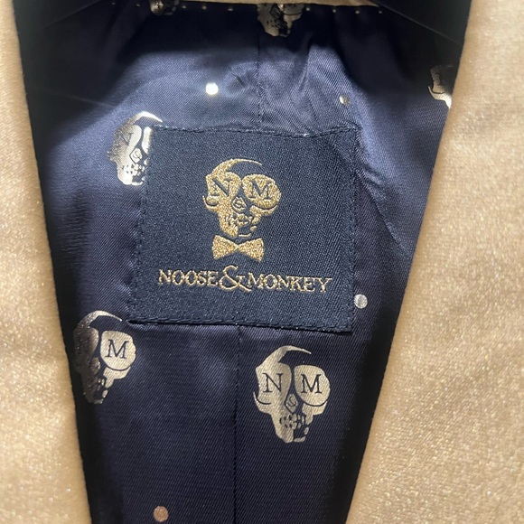 Noose and Monkey Gold and Black Men 2pc Suit Jacket And Vest - Size 42R - Picture 3 of 14